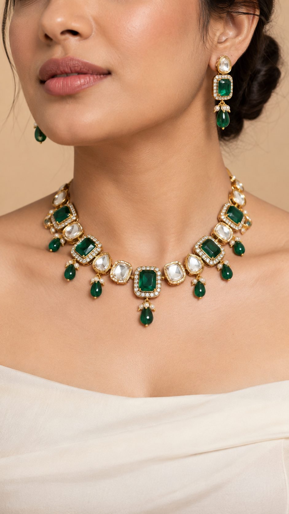 Necklace set worn by a model