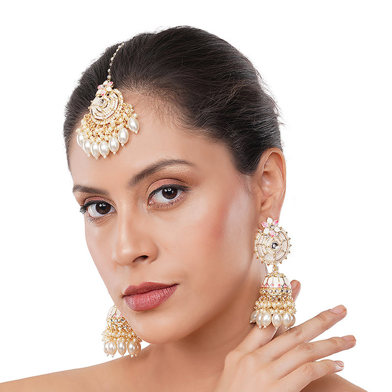 Jewellery set photographed on a model for a marketplace catalog